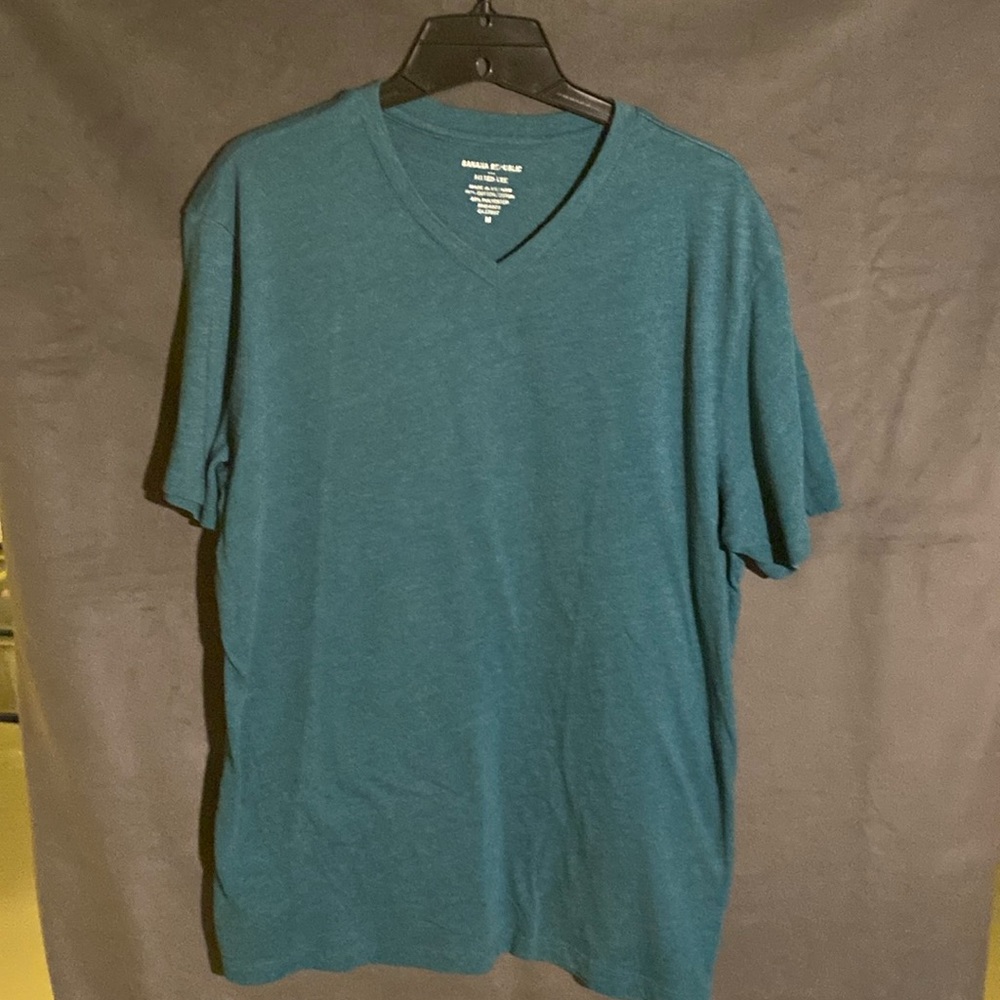 Banana Republic V Neck Men’s fitted tee shirt size M